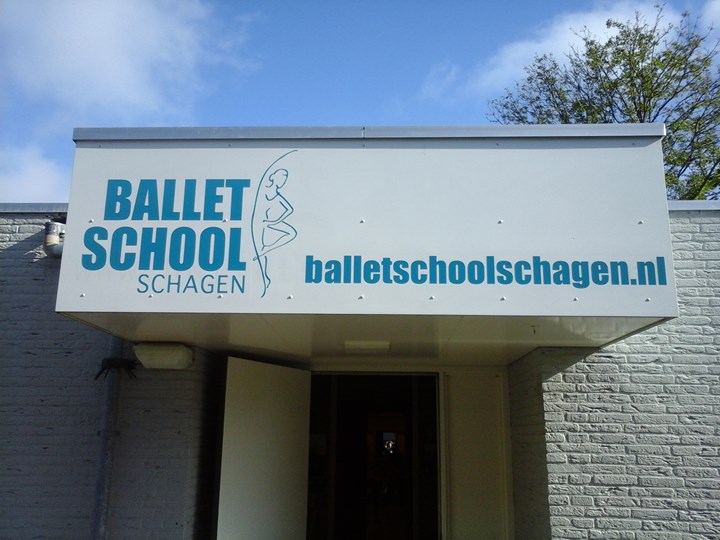 Balletschool Schagen heeft nieuwe reclame gekregen, het ziet er weer schitterend uit.