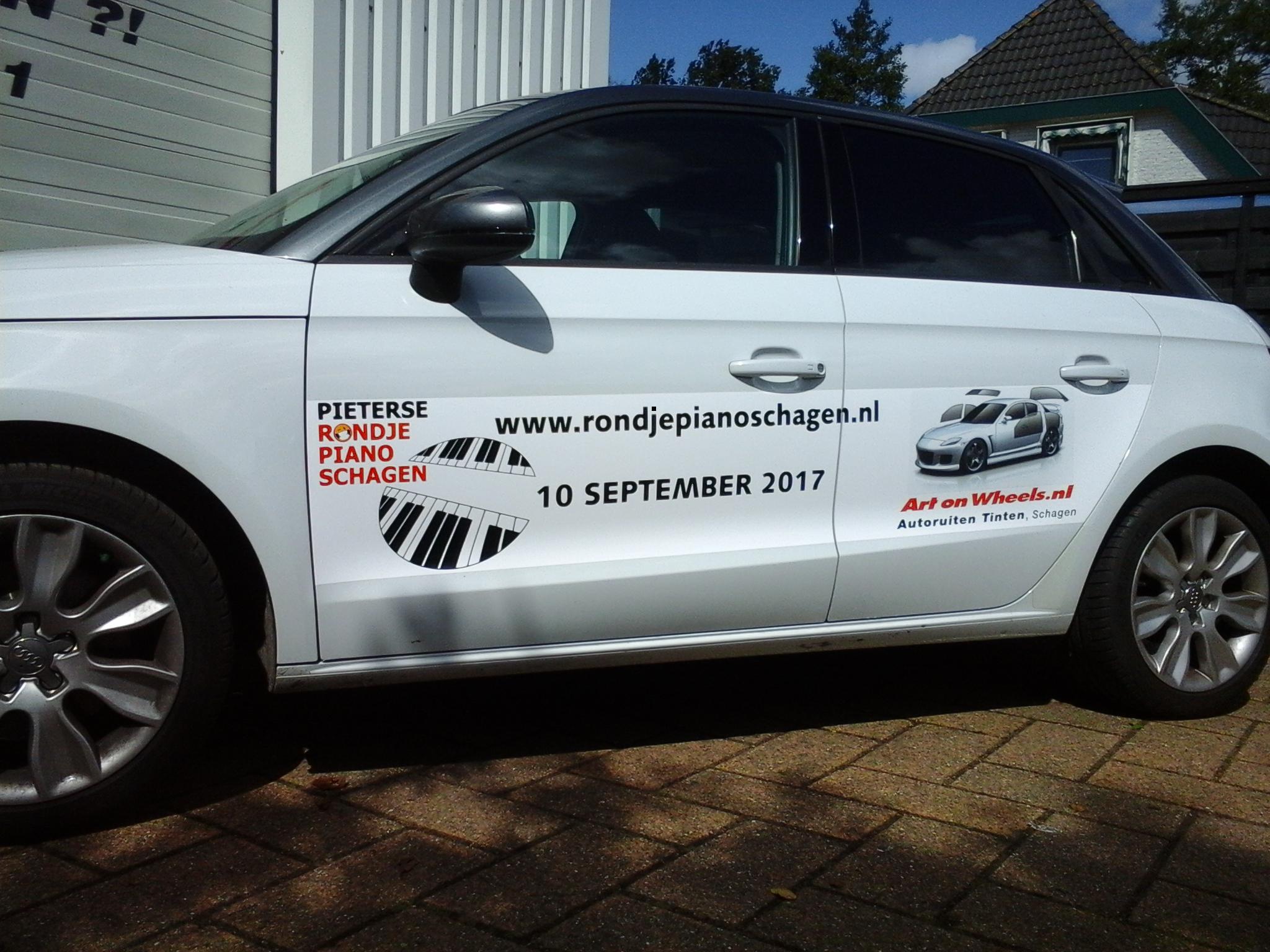 Art on Wheels autoruiten blinderen heeft voor Rondje Piano Schagen de Audi A1 voorzien van ruitfolie en reclame belettering