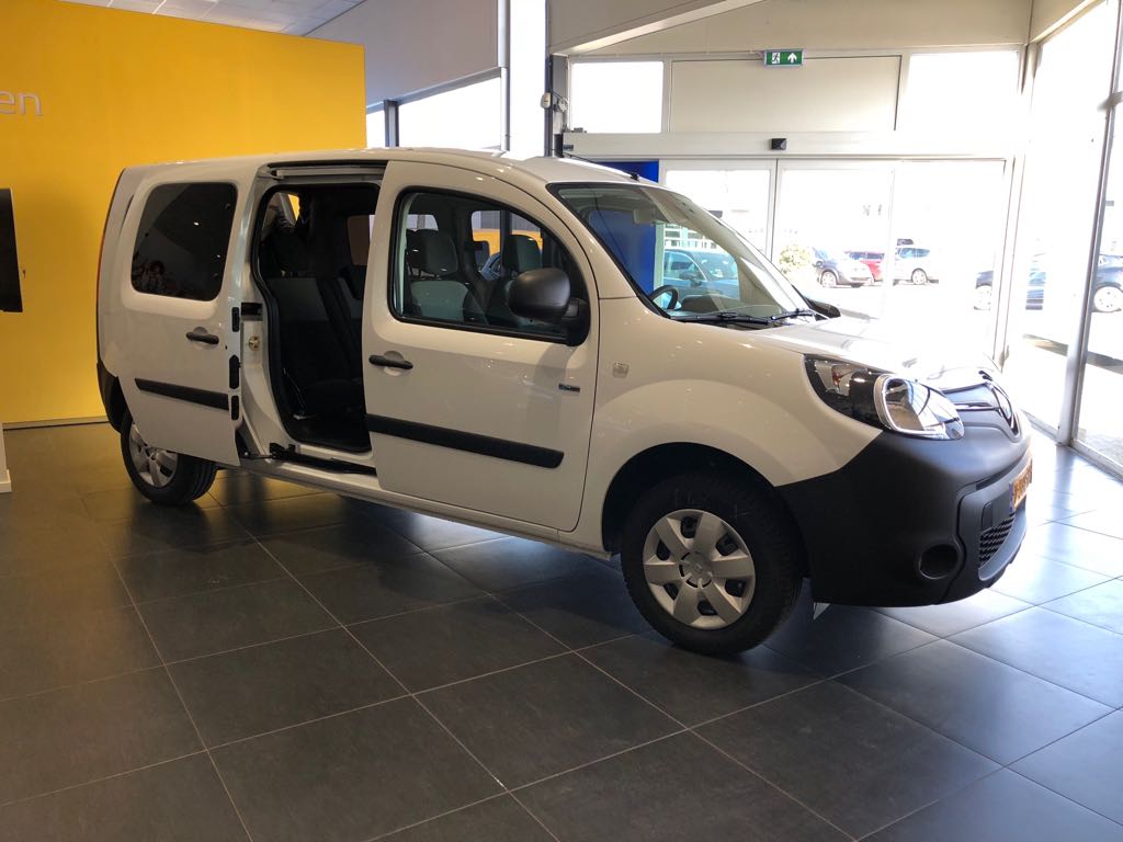 Volledig elektrisch rijdende Nieuwe Renault kangoo ZE , ruiten geblindeerd met privacy-glass