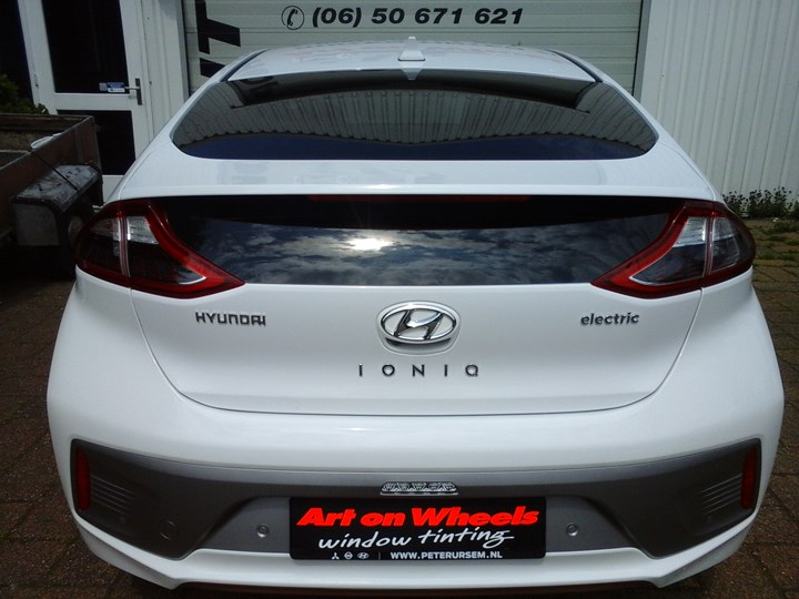 Hyundai Ioniq Electric voorzien van raamfolie privacy-glass