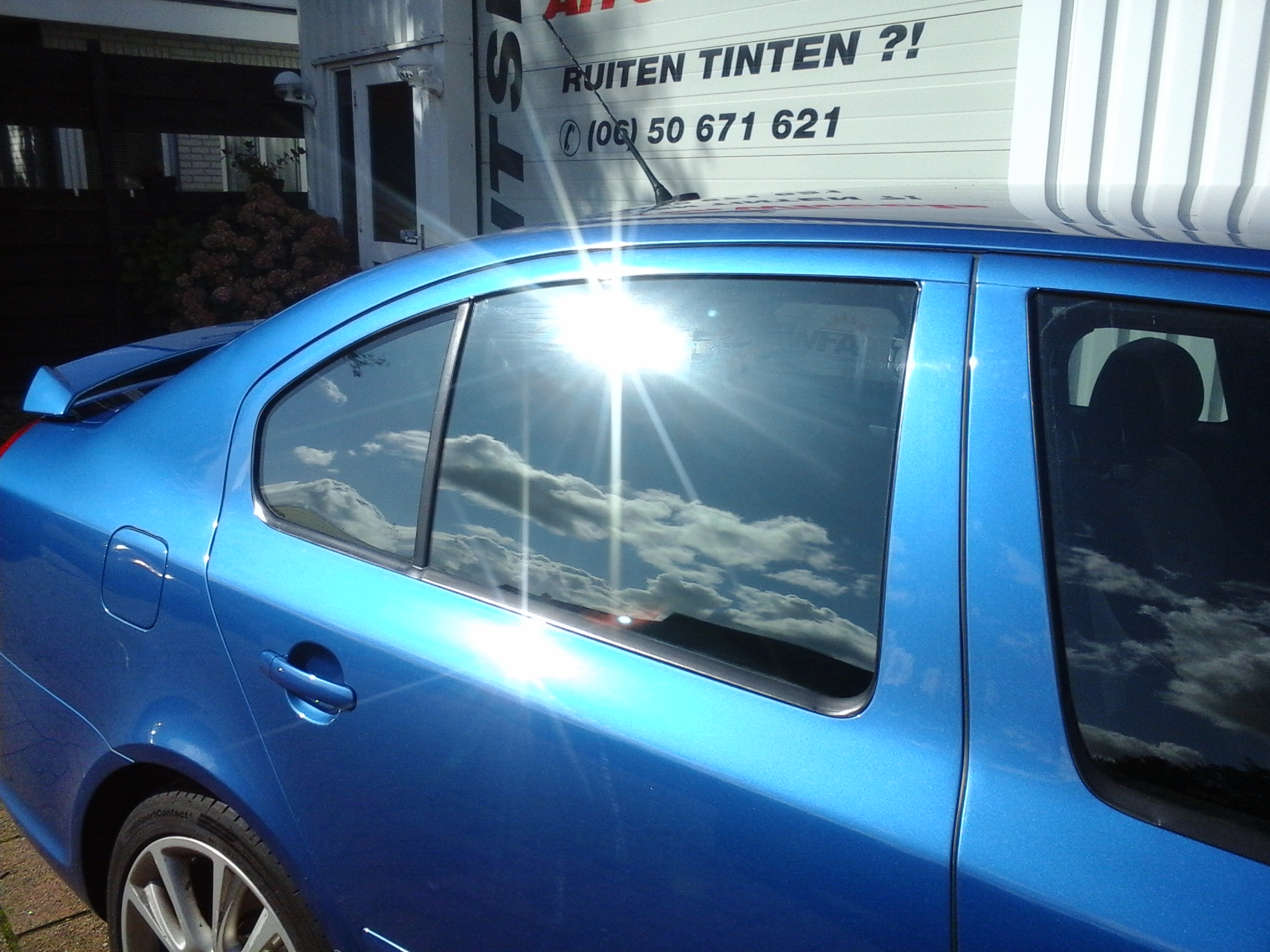 De warme dagen zijn weer onderweg "raamfolie in de Auto"