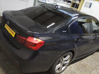 BMW 330 getint 20% Art on Wheels glasfolie voor vaste klant van Dusseldorp